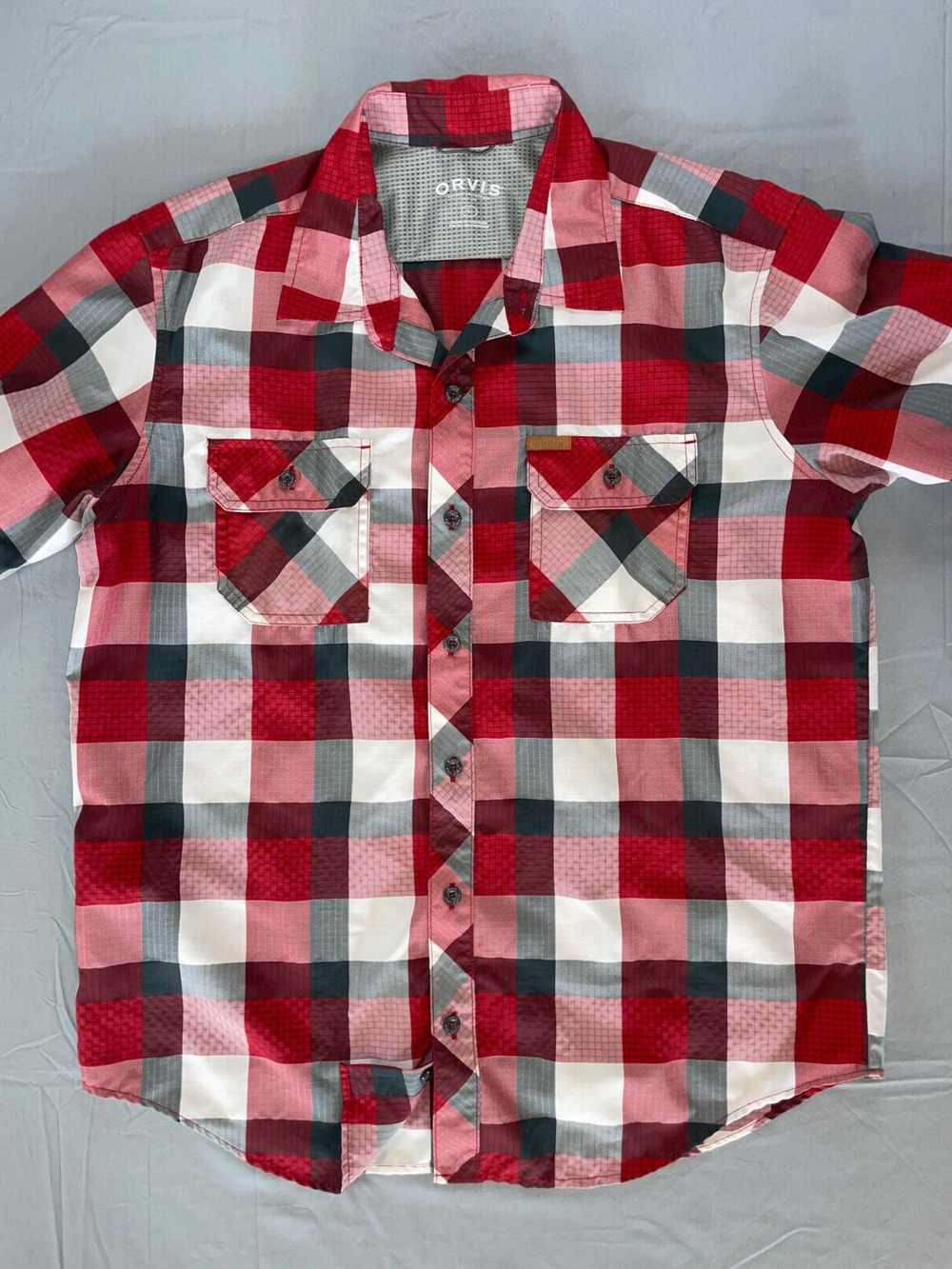 Orvis Short Sleeve Button Front Men's Tech Shirt. Red Plaid, Size L. EUC!!